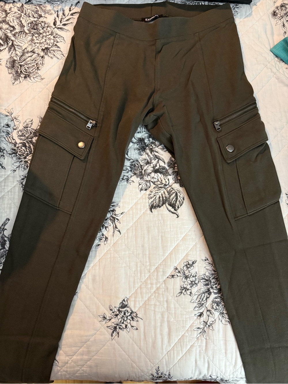 Express Olive Green Cargo Leggings with Zip & Snap Pockets